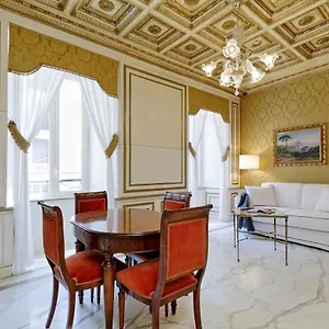 Elegant Nearby Trevi Fountain Apartment Rome